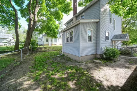 Exterior - 704 Lincoln, Jackson, MI 49202 photo 6 of 7