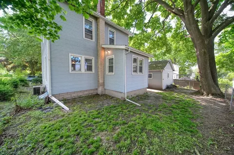 Exterior - 704 Lincoln, Jackson, MI 49202 photo 4 of 7