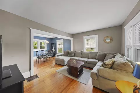 Living - 704 Lincoln, Jackson, MI 49202 photo 1 of 2