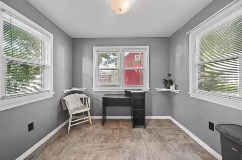 Entry Way - 704 Lincoln, Jackson, MI 49202 photo 4 of 4