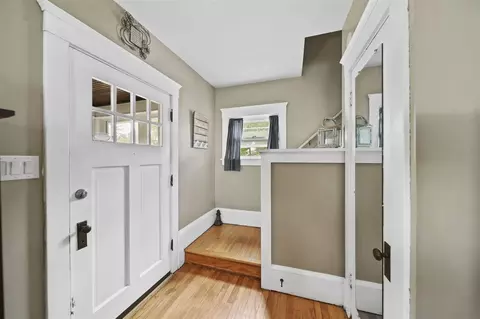 Entry Way - 704 Lincoln, Jackson, MI 49202 photo 1 of 4