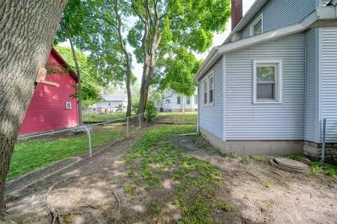 Exterior - 704 Lincoln, Jackson, MI 49202 photo 5 of 7