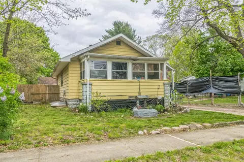 526 S Front, Dowagiac, MI 49047