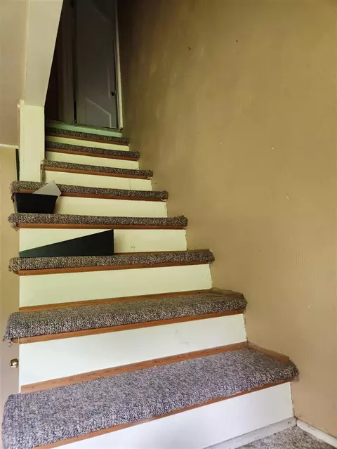 Entry Way - 956 30th, Blanchard, MI 49310 photo 2 of 2