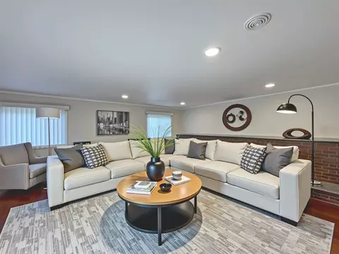 2176 Cumberland, Troy, MI 48085
