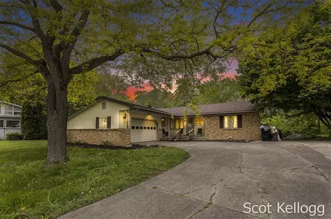1915 Ramblewood, Kentwood, MI 49508