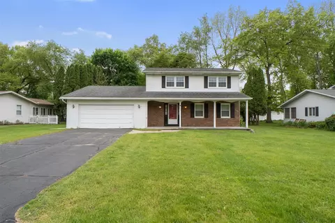 1741 Lochmoor, Jackson, MI 49201