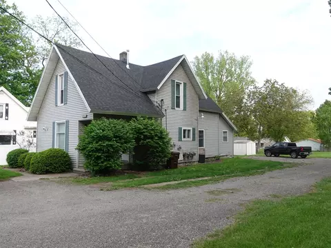 1036 Jordan Lk, Lake Odessa, MI 48849