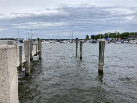 1800 Ottawa Bch #D-140, Holland, MI 49424