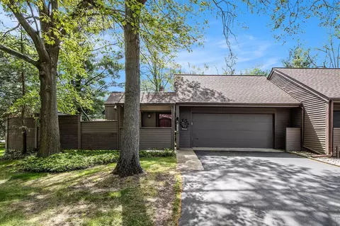 1022 Essex #25, Kalamazoo, MI 49008