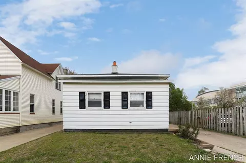 69 W 13th St, Holland, MI 49423