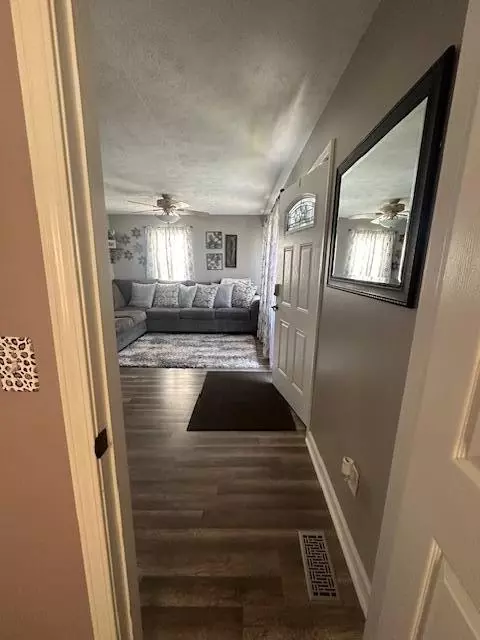 Entry Way - 11444 Pine, Taylor, MI 48180 photo 10 of 15