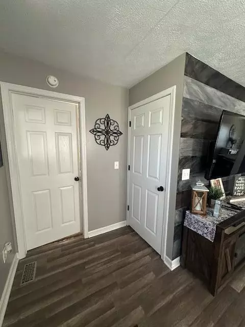 Entry Way - 11444 Pine, Taylor, MI 48180 photo 9 of 15