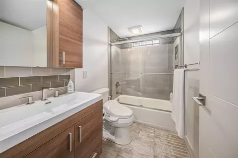 Bath - 126 Robindale, Brooklyn, MI 49230 photo 4 of 4