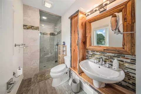 Bath - 126 Robindale, Brooklyn, MI 49230 photo 2 of 4