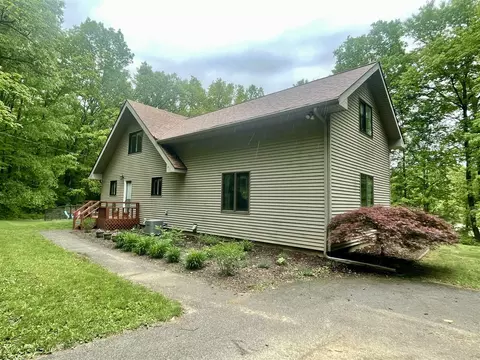 19490 Island Lk, Chelsea, MI 48118