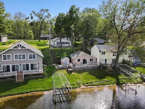 43888 Eagle Lk, Paw Paw, MI 49079