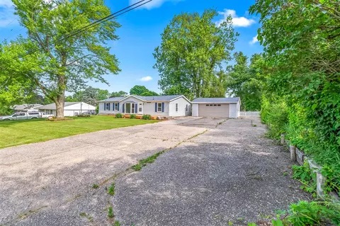 Exterior - 3820 Kaiser, Tecumseh, MI 49286 photo 3 of 11