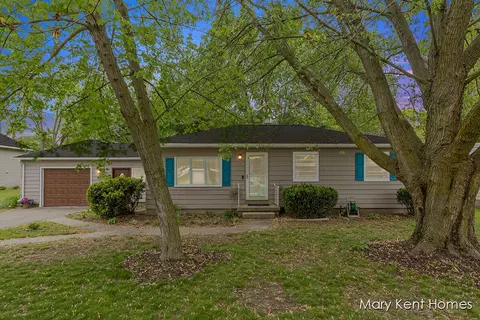 756 66th, Grand Rapids, MI 49548