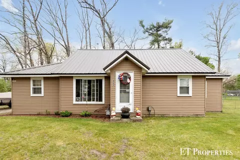 862 E James, White Cloud, MI 49349