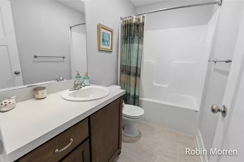 Bath - 11648 Everette, Allendale, MI 49401 photo 2 of 2