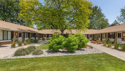 19 Old Mill Dr #12, Holland, MI 49423
