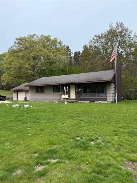 3104 Chippewa, Manistee, MI 49660