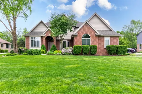 7009 Suncrest Dr, Saline, MI 48176