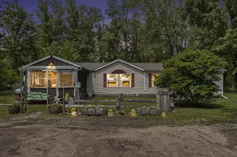 73590 County Road 665, Lawton, MI 49065