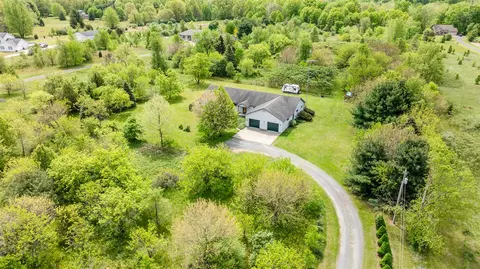 5142 Becht, Coloma, MI 49038