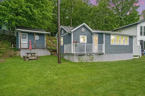 2655 W Selkirk Lk, Shelbyville, MI 49344
