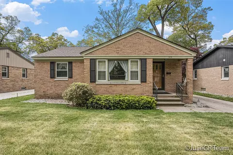 1375 Beardsley, Muskegon, MI 49441