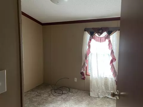 Bedroom - 11670 Thrush, Lakeview, MI 48850 photo 3 of 3