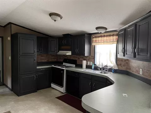 Kitchen - 11670 Thrush, Lakeview, MI 48850 photo 2 of 2