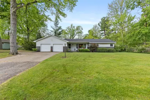 2294 Pinewood, Jenison, MI 49428