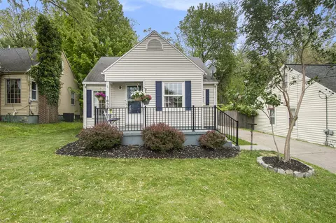 1633 Shangrai La, Grand Rapids, MI 49508