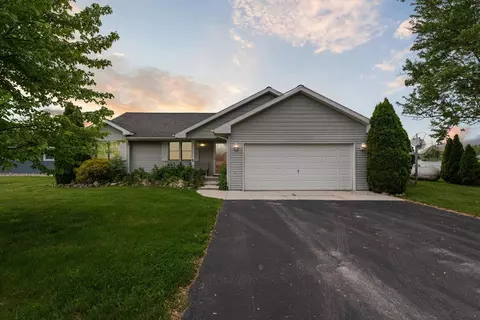 14814 Lark Dr, Camden, MI 49232