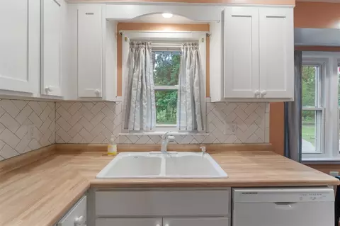 Kitchen - 210 E Palmer, Jackson, MI 49203 photo 4 of 4