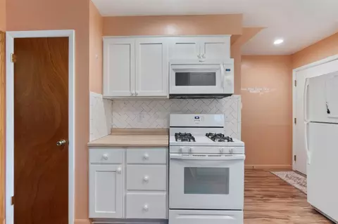Kitchen - 210 E Palmer, Jackson, MI 49203 photo 3 of 4