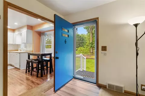 Entry Way - 210 E Palmer, Jackson, MI 49203 photo 1 of 6