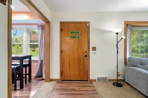 Entry Way - 210 E Palmer, Jackson, MI 49203 photo 2 of 6