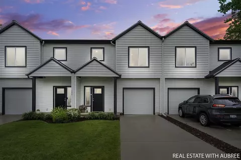 392 Harbor Town #2, Holland, MI 49423