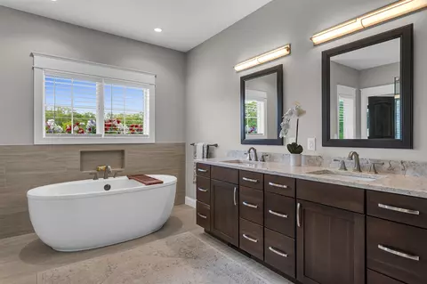 Bath - 4996 Nantucket, Jackson, MI 49201 photo 2 of 8