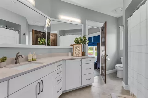 Bath - 4996 Nantucket, Jackson, MI 49201 photo 6 of 8