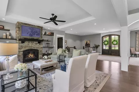 Living - 4996 Nantucket, Jackson, MI 49201 photo 4 of 5