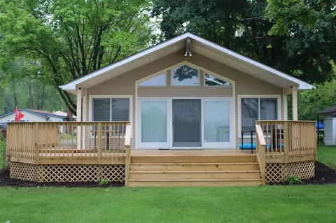 10735 Channel Dr, Addison, MI 49220