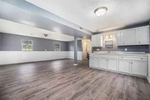18920 M-86, Three Rivers, MI 49093 photo 16