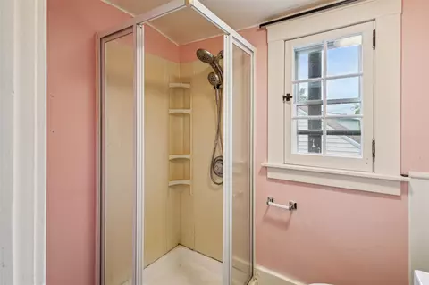 Bath - 1916 Lyons, Lansing, MI 48910 photo 2 of 3