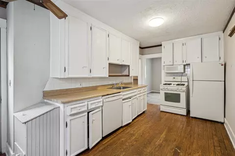 Kitchen - 1916 Lyons, Lansing, MI 48910 photo 1 of 2
