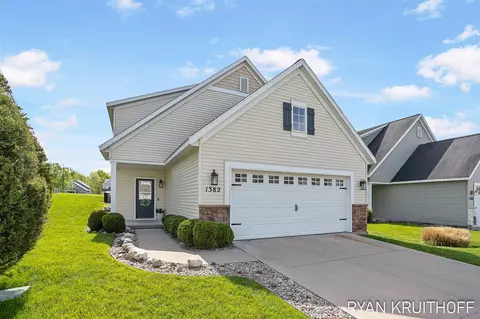1382 Highland, Lowell, MI 49331